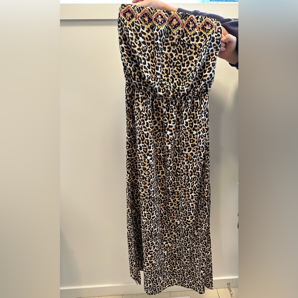 Cute strapless leopard dress